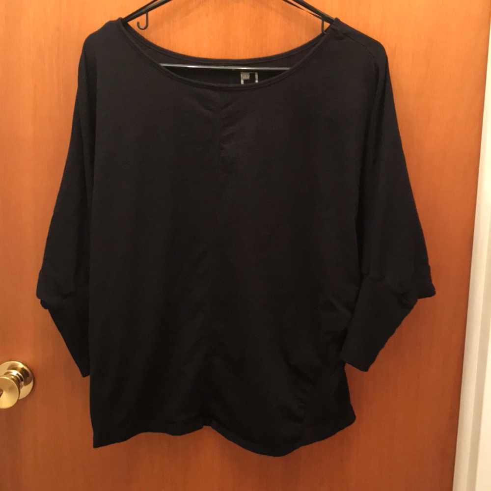 🔥Black Batwing Top - Size Large